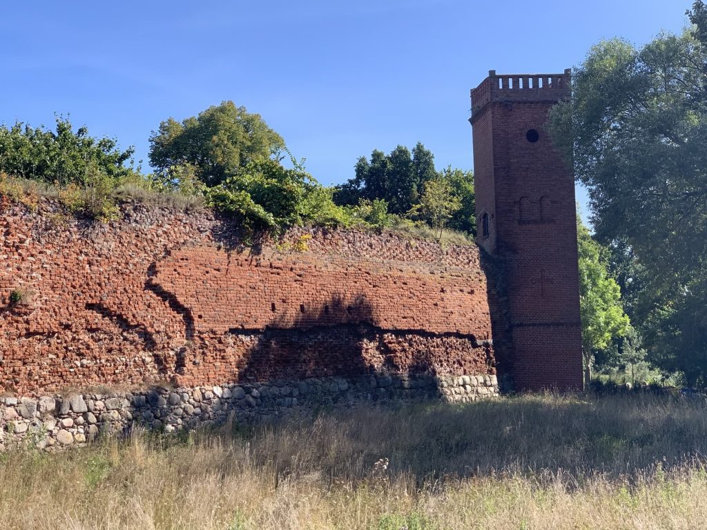 Ruiny gotyckiego zamku krzyżackiego w Zamek Kiszewski