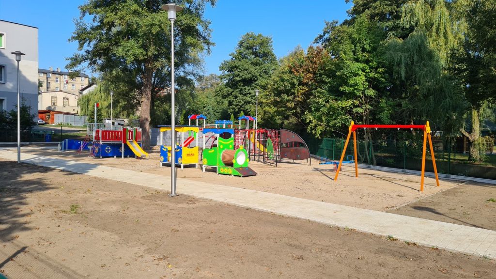 Plac zabaw ul. Grobla Mickiewicza Skarszewy