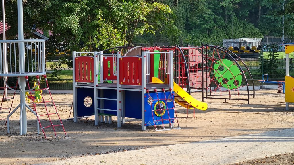Plac zabaw ul. Grobla Mickiewicza Skarszewy