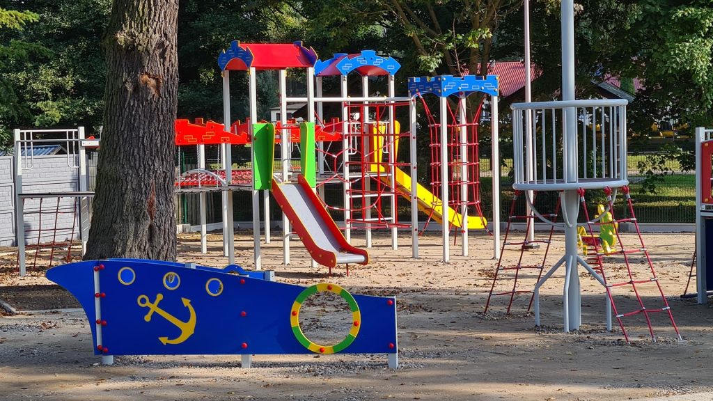 Plac zabaw ul. Grobla Mickiewicza Skarszewy