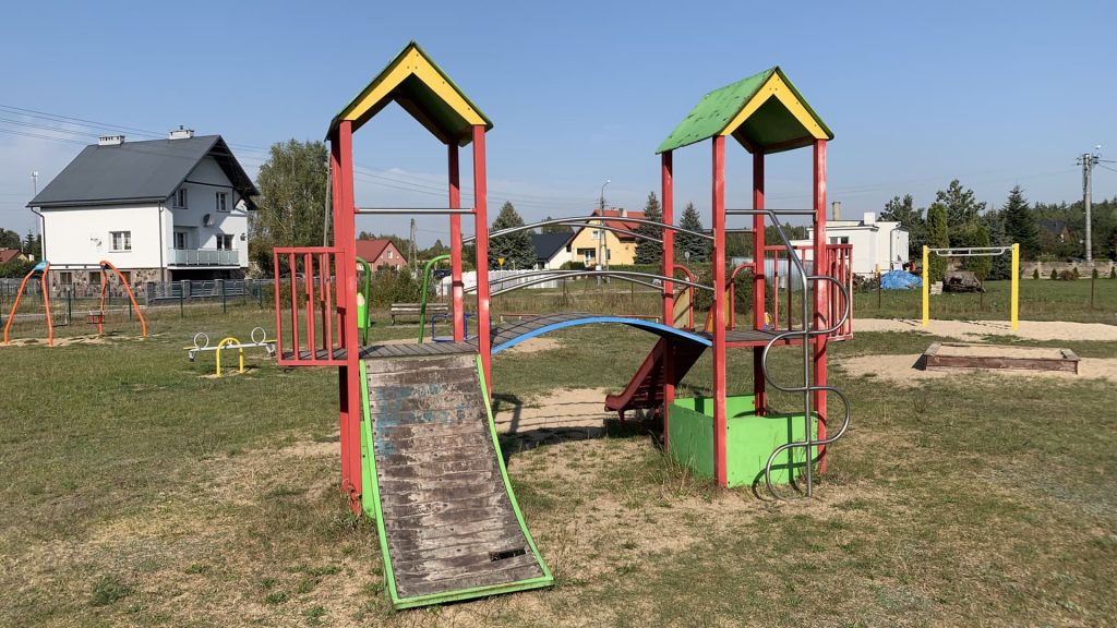 Plac zabaw dla dzieci przy ul. Wiśniowej w Czarnej Wodzie
