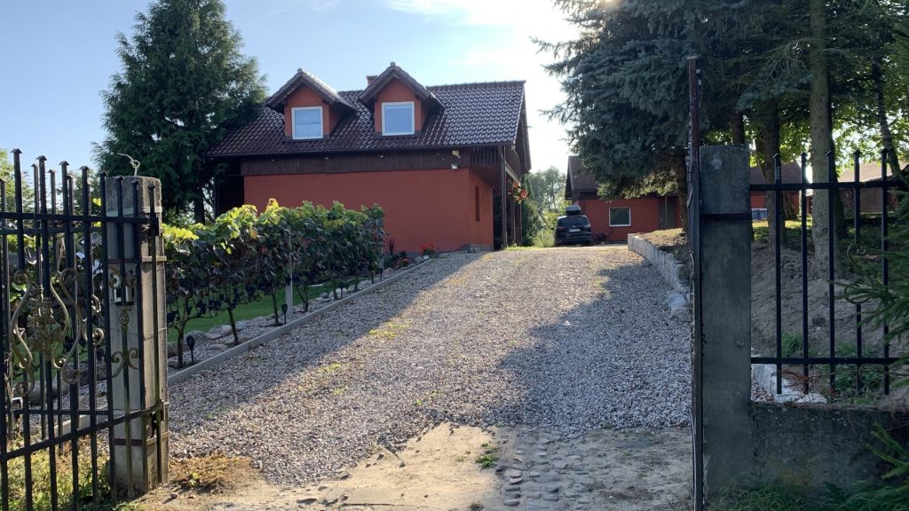 Pod orzechem Agroturystyka i winnica miradowo