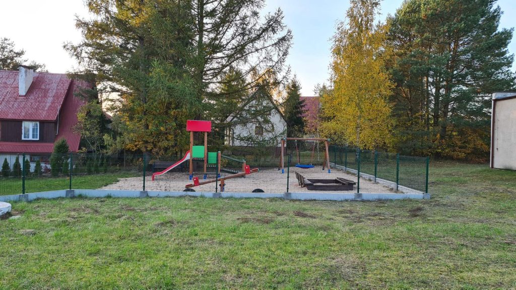 plac zabaw i silownia maly bukowiec