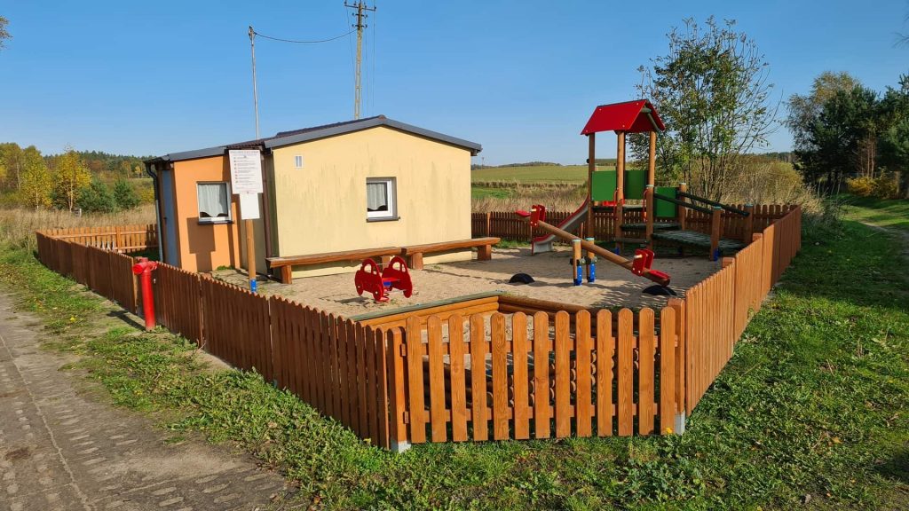 plac zabaw i silownia lipia gora mala