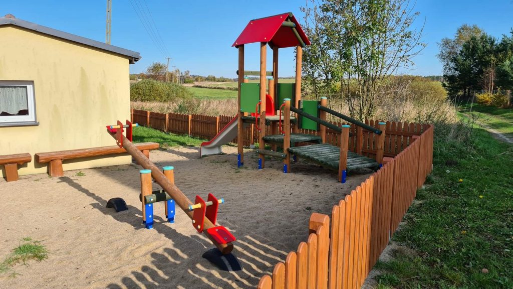 plac zabaw i silownia lipia gora mala