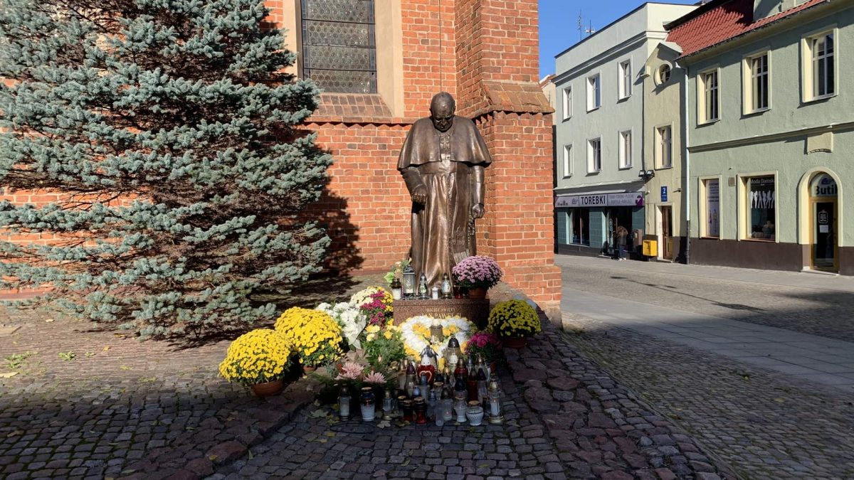 Pomnik św. Jana Pawła II - Starogard Gdański
